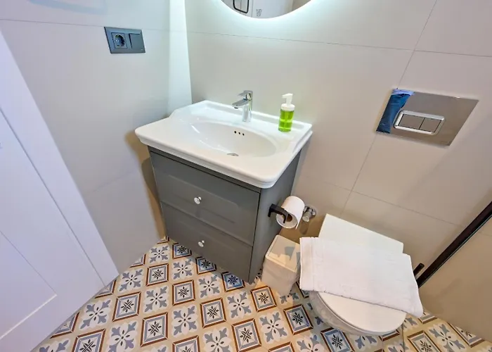 Almilalin 6 Bedroom For Rent In * 올루데니스