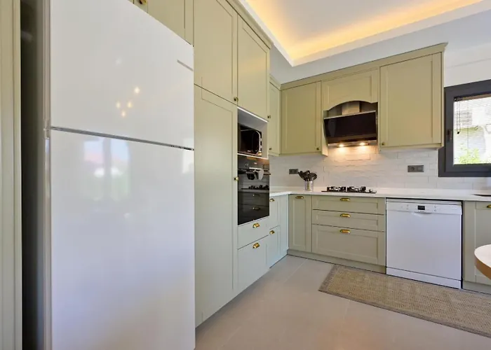 Вилла Almilalin 6 Bedroom For Rent In *