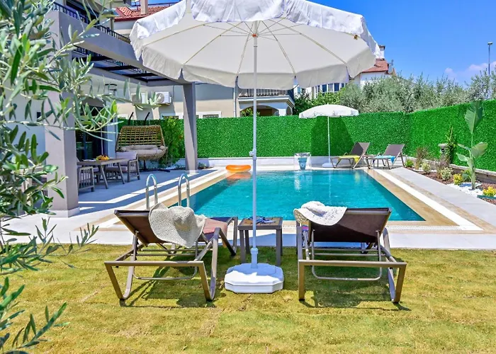 Villa Almilalin 6 Bedroom For Rent In
