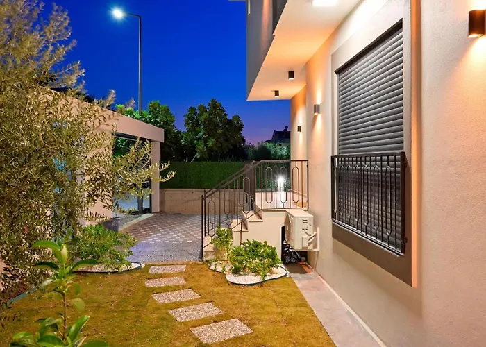 Almilalin 6 Bedroom For Rent In فيلة أولدينيس