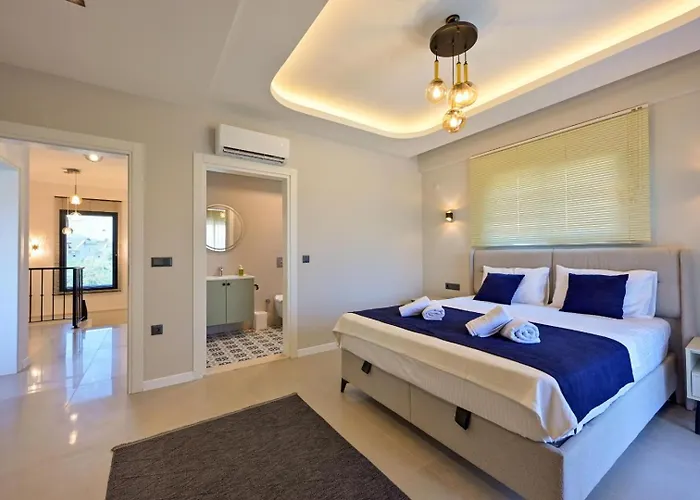 Almilalin 6 Bedroom For Rent In فيلة *