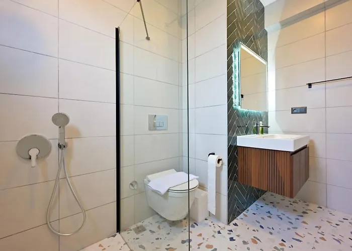 Almilalin 6 Bedroom For Rent In * أولدينيس