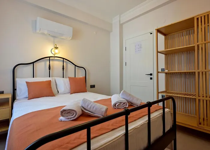 Almilalin 6 Bedroom For Rent In فيلة *